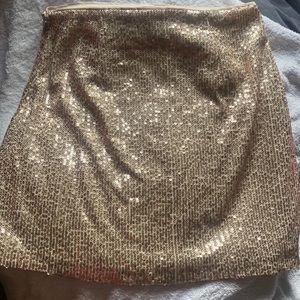 Banana Republic Cream and Gold Sequins Mini  skirt. (Small).